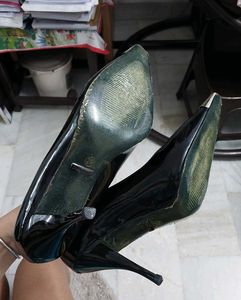 Classic Black Heels With Metal Style Front