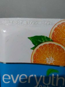 Everyuth Naturals Orange Peel Off Mask
