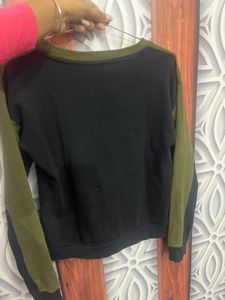 Green &amp; Black Sweatshirt