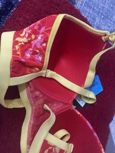 Clovia Red Floral Print Bra 32 B Light Padded