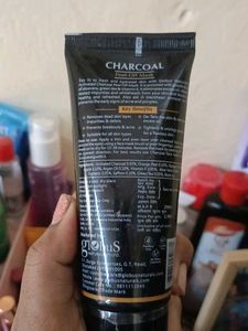 Globus Naturals Charcoal Peel-Off Mask