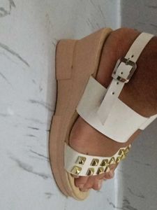 Off White Sandle