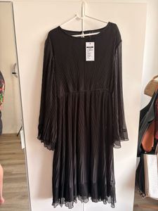 Styli Elegant Black Midi Dress