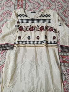 Beautifully Embroidered Kurti