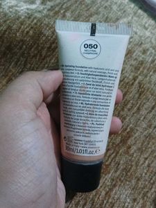 Essence Pretty Natural Foundation