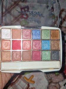 Eyeshadow Palette - Colorful &amp; Versatile!