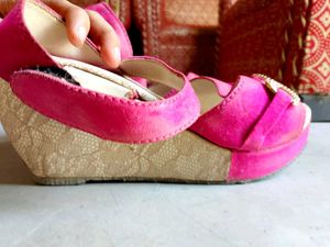Pink Ankle Strap Sandals.Thori Si Scratch Hai .