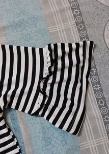 🤍CUTE KOREAN  CROP TOP 🤍