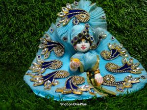 Laddu Gopal Derss