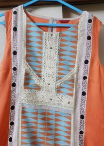 Sleeveless kurta of W brand plus small gift