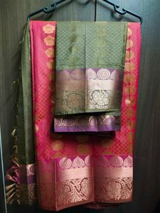 combo💗Elegant Pink Floral Saree