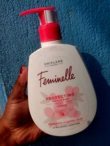 Oriflame Feminelle Protecting Intimate Wash