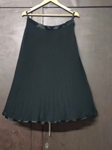 🖤 Pleated Skirt