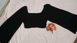 Black Crop Top 🖤