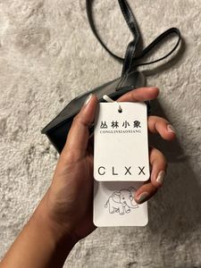 Black Kiss Sling Bag