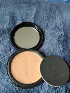 Faces Canada Matte Compact - Ivory