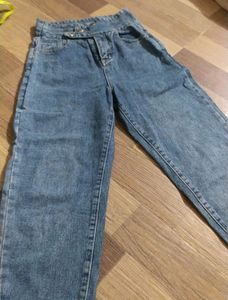 Trendy Cropped Jeans!!