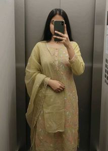 ✨ Elegant Organza Embroidered 3-Piece Suit ✨