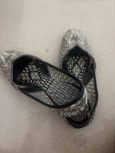 Ethnic Embroidered Jutti