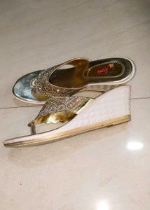 It Has 42 Size Brad New Heels