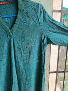 Teal Paisley Print V-Neck Top