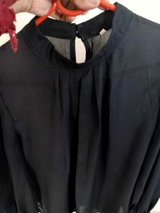 Women&#39;s Black Top