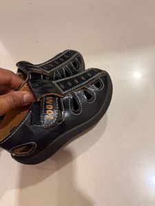 Zoom Black Leather Sandals - Size Unknown