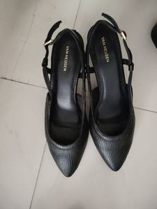 Van heusen Black Slingback Pumps