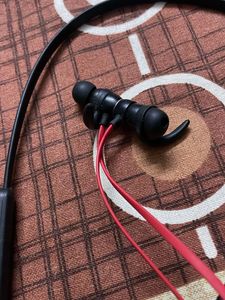 Boat rockerzz headphones