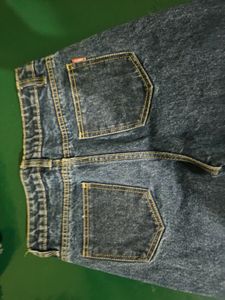 Women&#39;s Jeans