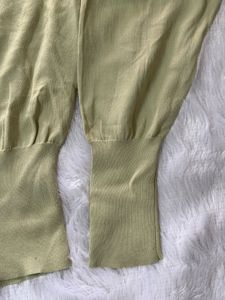 🌿 Chic Sage Green Top 🌿