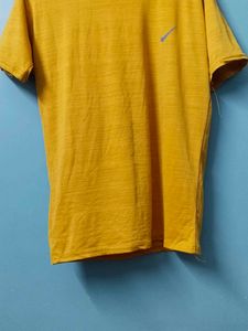 Nike Mustard T-Shirt 🧡