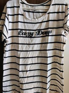 Woman&#39;s White Top With Black Strips