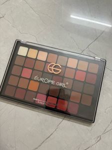 Europe Girl Eyeshadow Palette