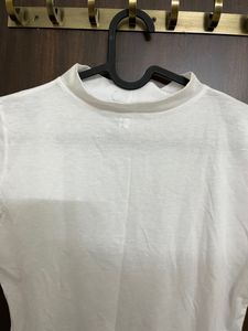 WHITE TURTLE NECK TSHIRT