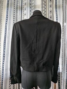ZARA Chic Cropped Black Blazer