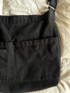 💥PRICE DROPPED💥Black Messenger Bag