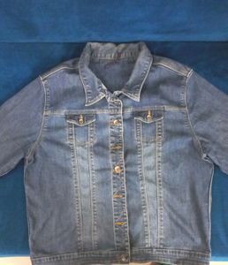 Full Sleeves Women's Denim Jacket