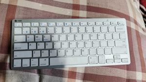 blutooth keybord 2 month old NO COINS