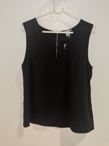 H&amp;M LACE DETAIL TOP