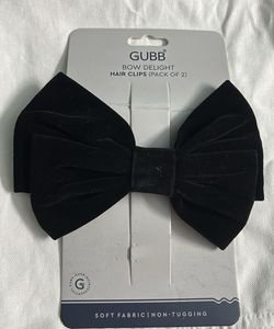 GUBB’s Black bow hairclip