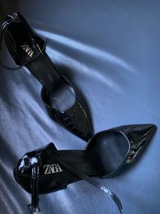 🖤 ✨ ZARA Heeled Shoes with Ankle Strap