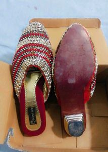 Embroidered Zarken Stone Red &amp; White