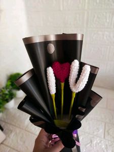 Crochet &#39;I Love U&#39; Bouquet