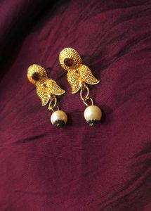 Pearl Drop Earrings💛💛