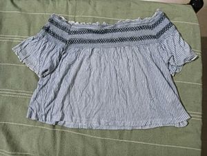*ON SALE* Off The Shoulder Crop Top