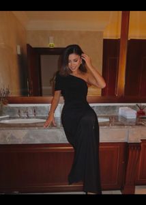 Available In Black And Red Colour