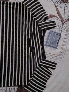 🖤 Classic Striped Cold-Shoulder Tee –