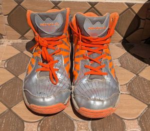 Nivia Orange Sneakers – Size 8