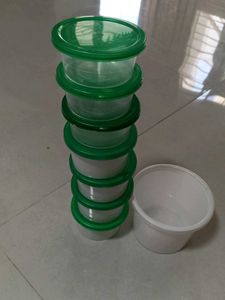 7 Small And 1 Big Plastic Containers With Lid